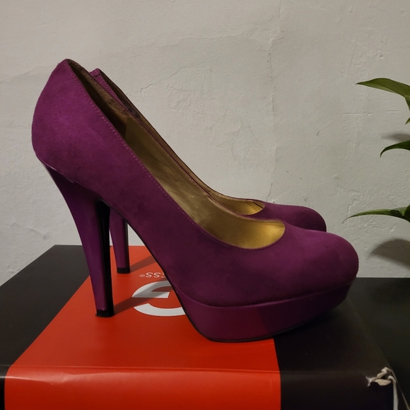 Guess Pumps - Picture 3 of 5